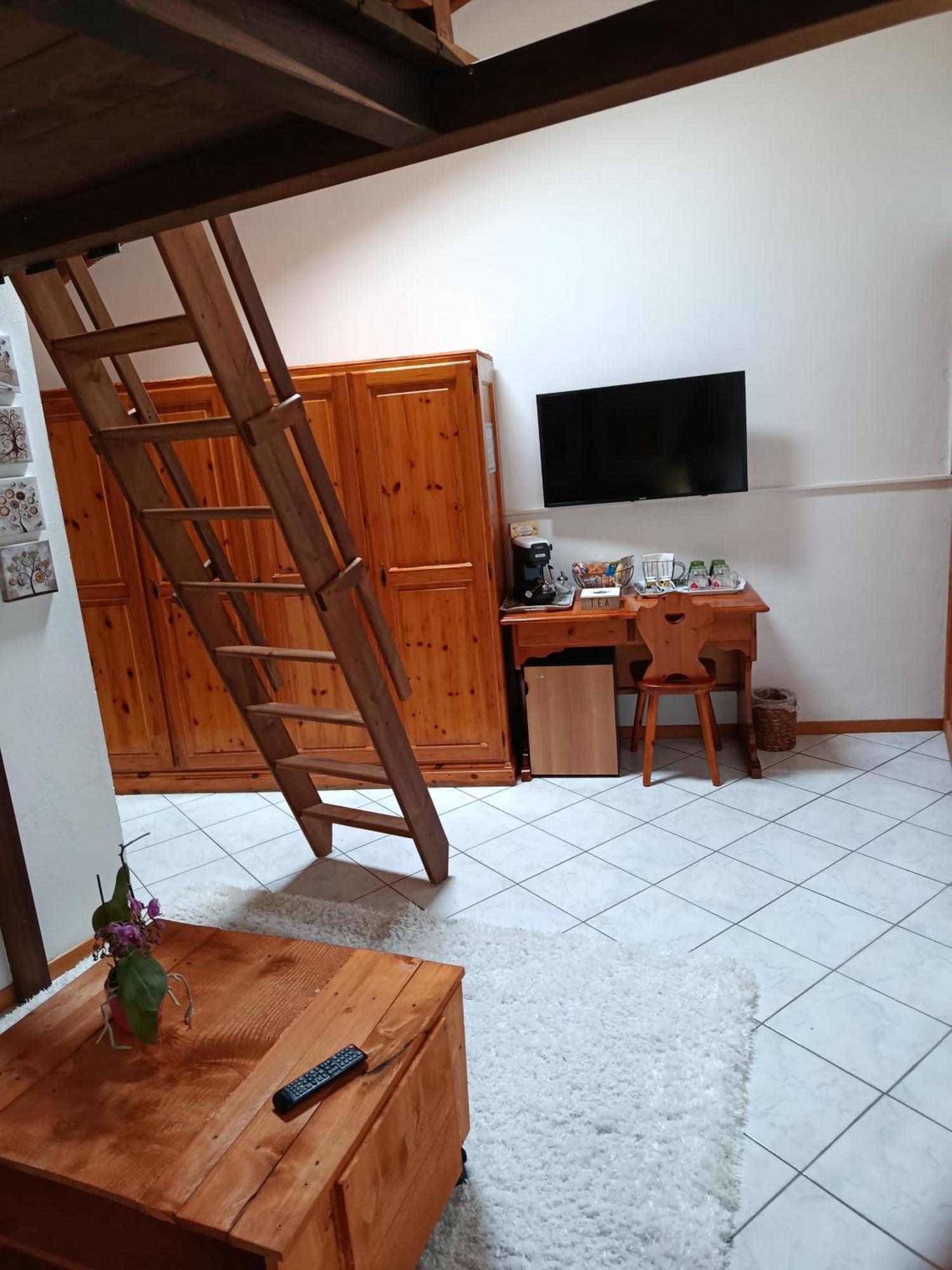 Casa Valletta Mezzomerico ภายนอก รูปภาพ